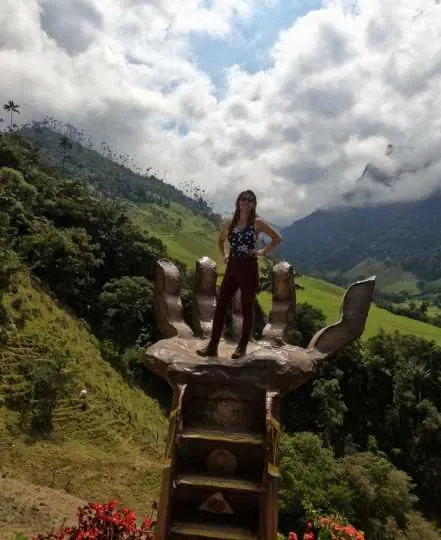 Aly en un mirador del Valle del Cocora